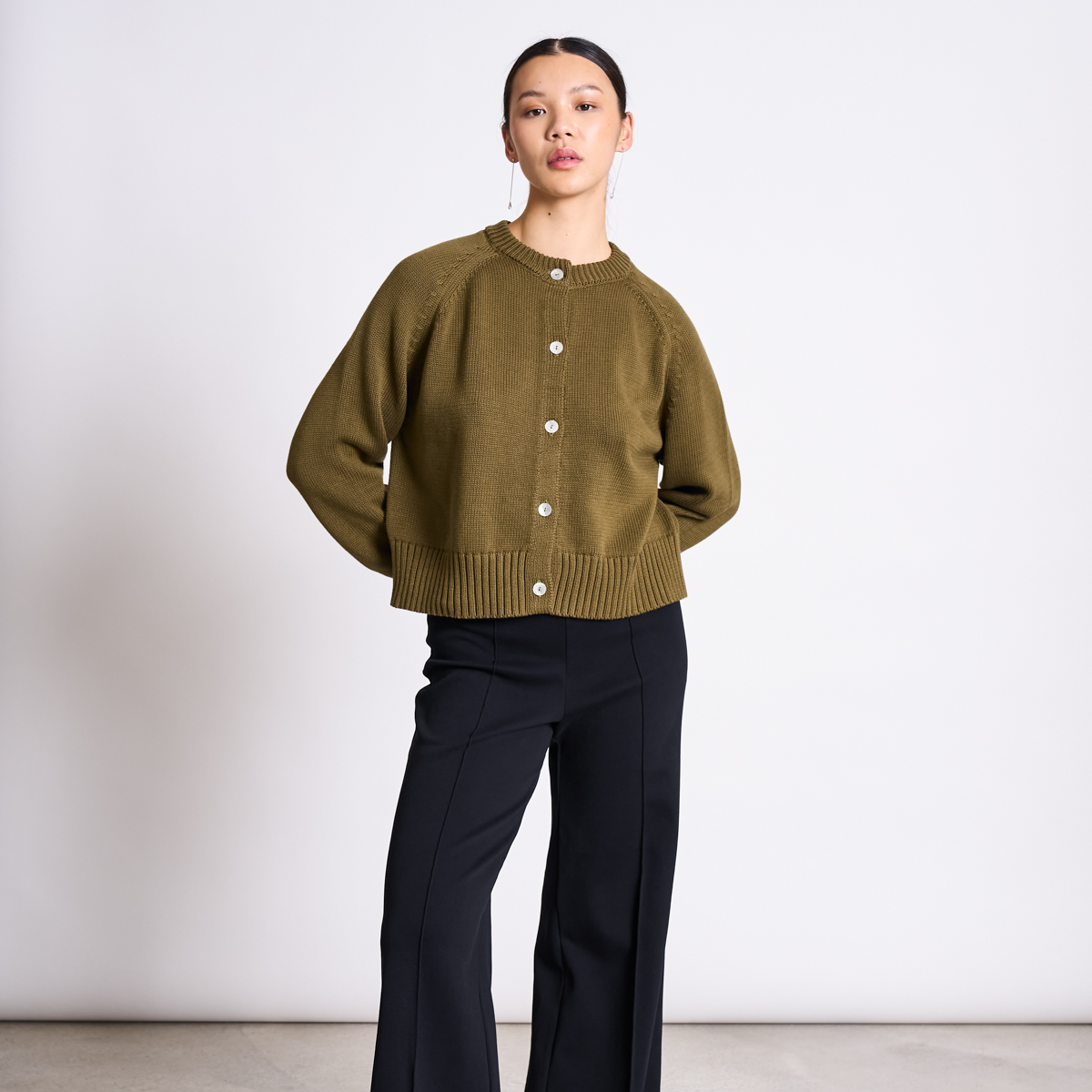 Relaxed crewneck cardigan sivia woody olive